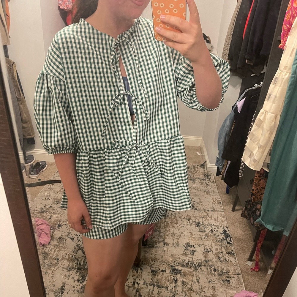 Green matching set tie blouse